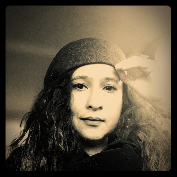 Meet your Posher, Astrid - Picture 1 of 1